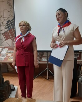 Коллектив вокального ансамбля «Кураж» в гостях у Бельского краеведческого музея