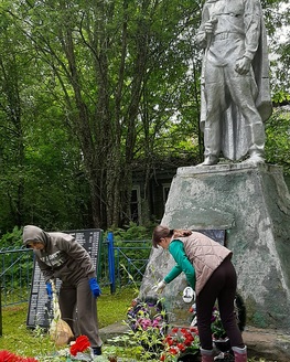 «Дорогами памяти и скорби»: сотрудники Бельского краеведческого музея посетили воинские захоронения